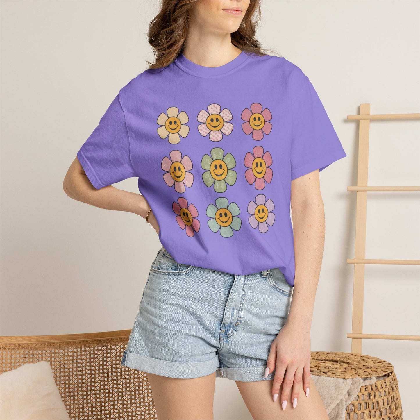 Smiling Retro Flower Grid T-Shirt — Cute Vintage Floral Tee