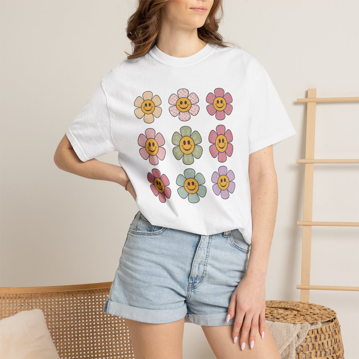 Smiling Retro Flower Grid T-Shirt — Cute Vintage Floral Tee