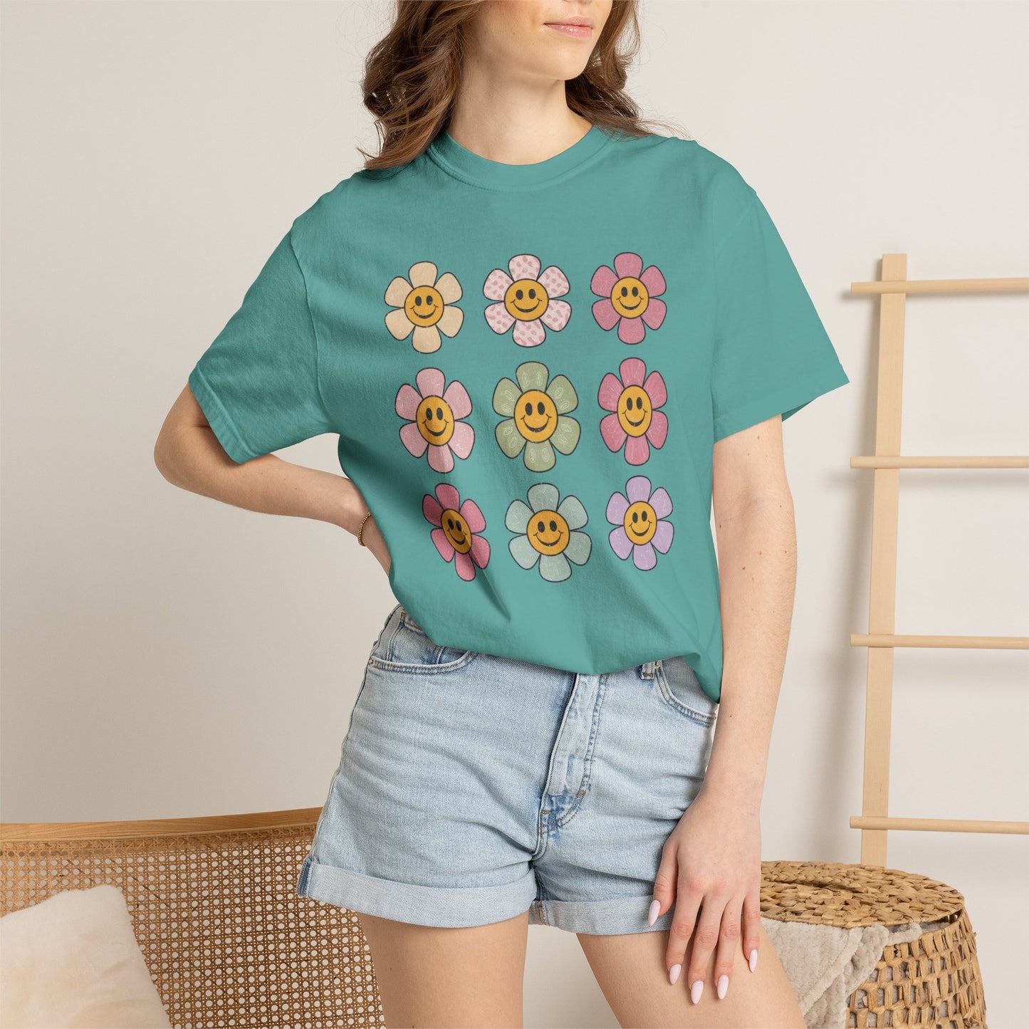 Smiling Retro Flower Grid T-Shirt — Cute Vintage Floral Tee
