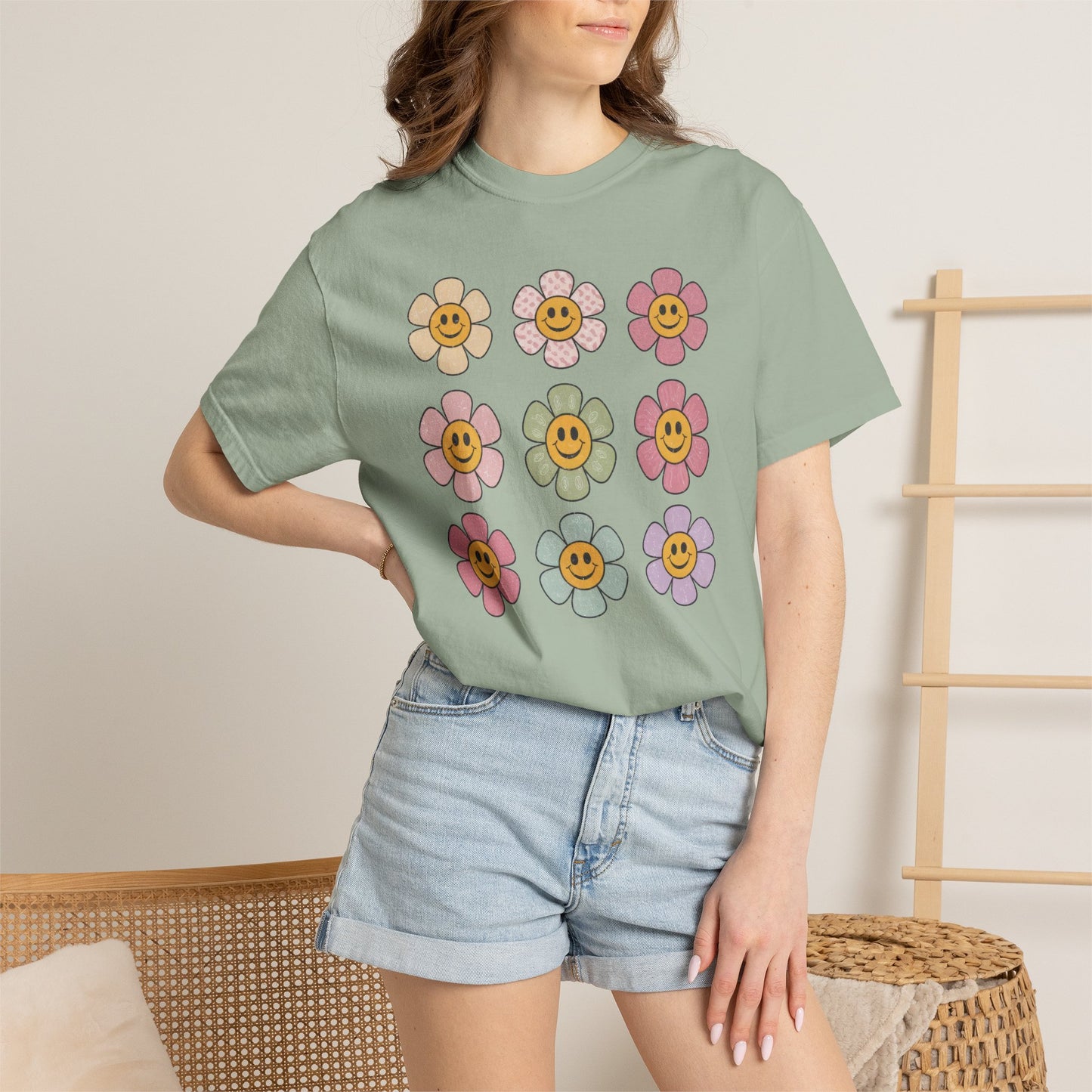 Smiling Retro Flower Grid T-Shirt — Cute Vintage Floral Tee