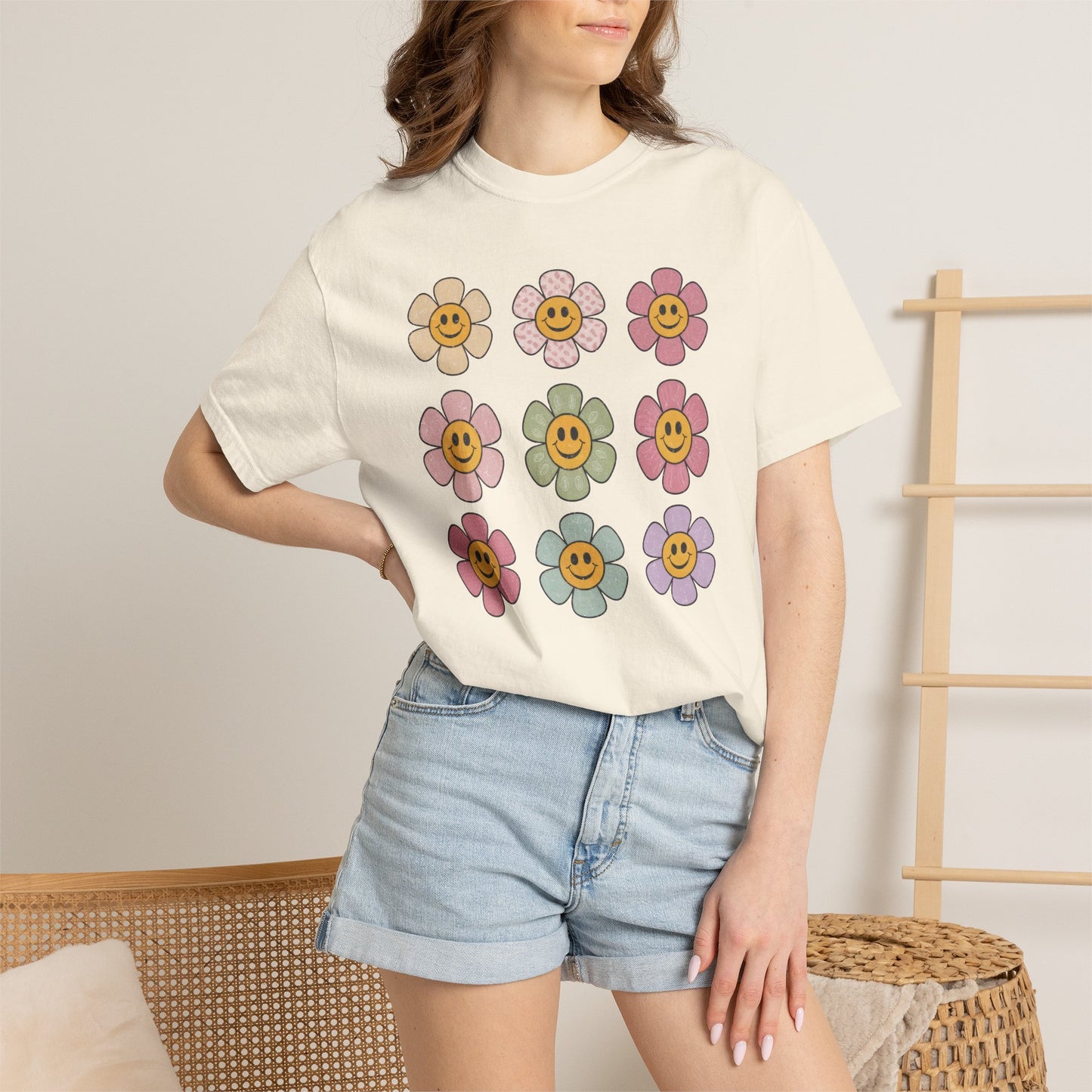 Smiling Retro Flower Grid T-Shirt — Cute Vintage Floral Tee